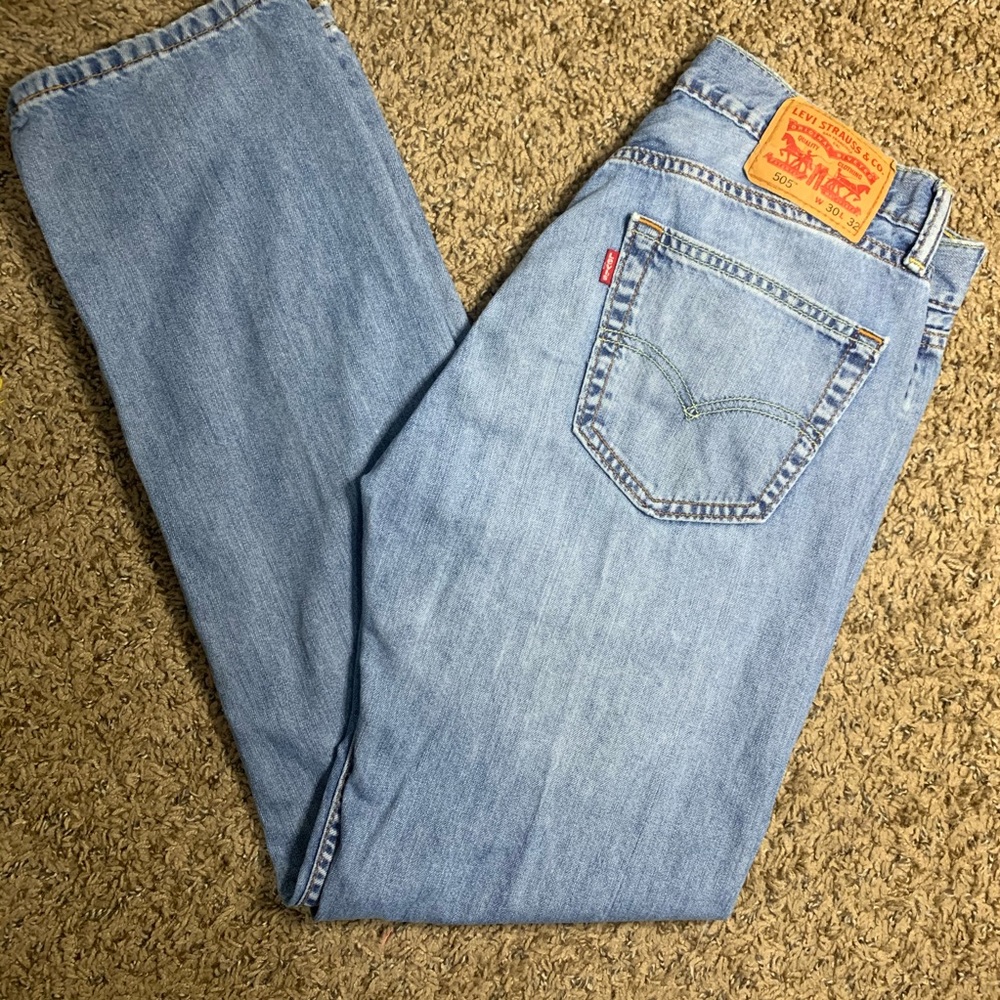 Levi’s Men’s 505 30 x 32 medium wash jeans 🌴